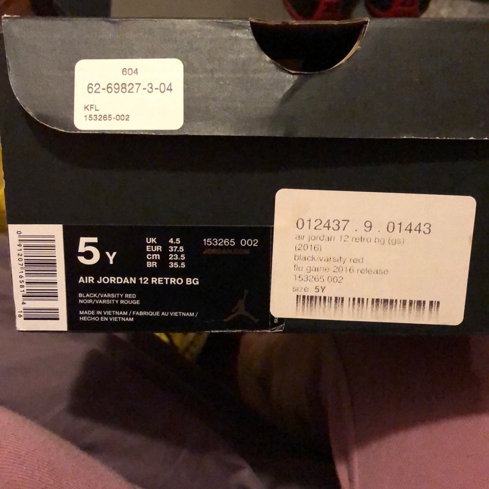 Used size 5Y Air Jordan 12 retro black/varsity red - Picture 8 of 8